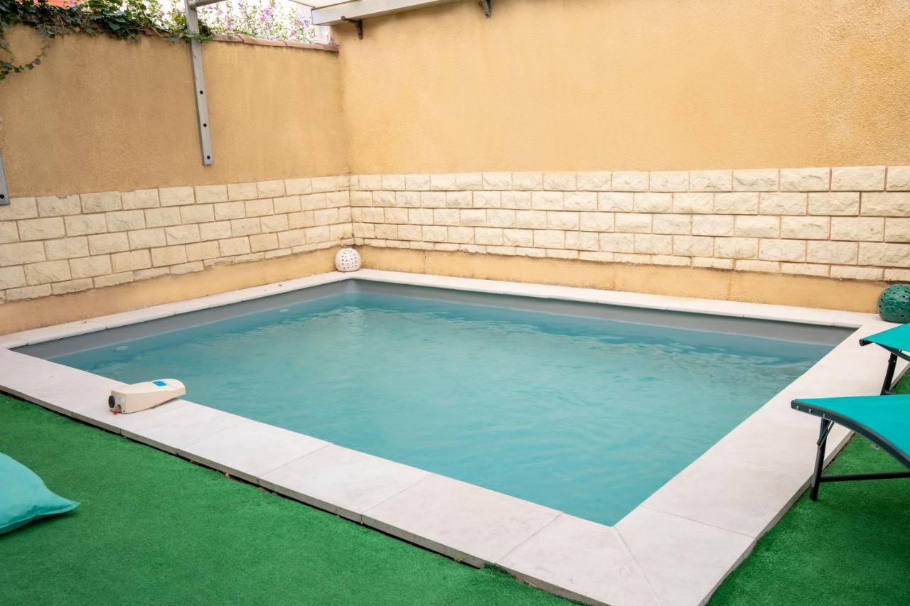 Avec Piscine Apartment